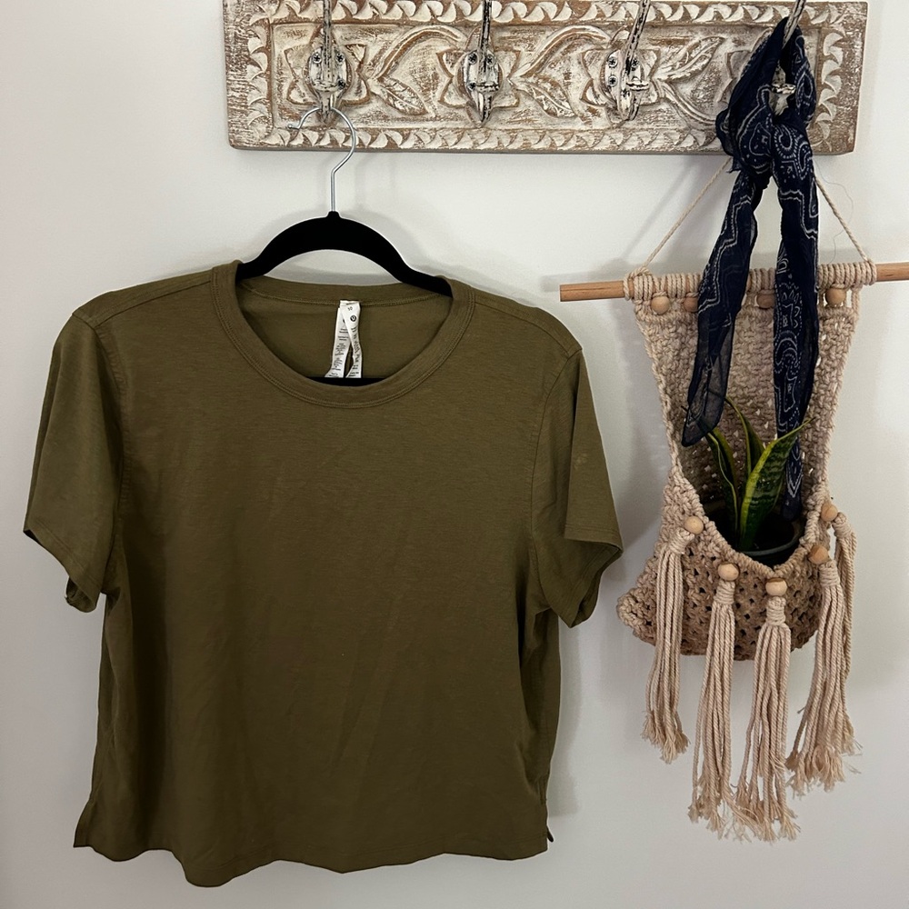Lululemon T-Shirt